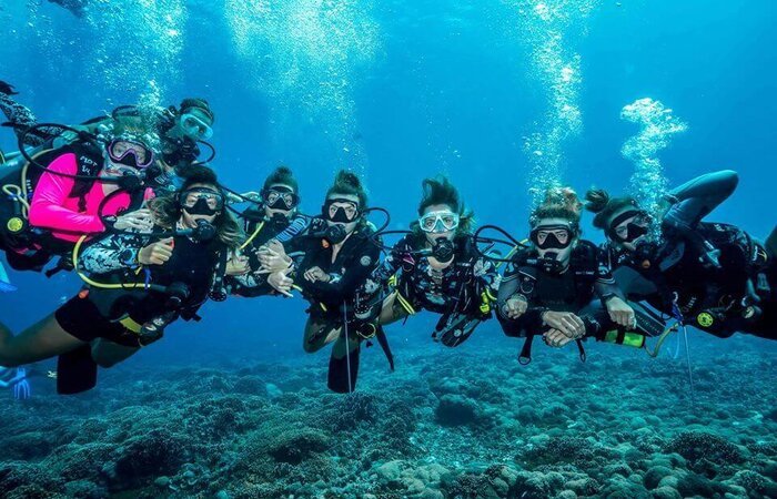 diving in the gilis during corona