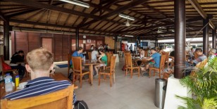 Blue Water Express serangan loundge