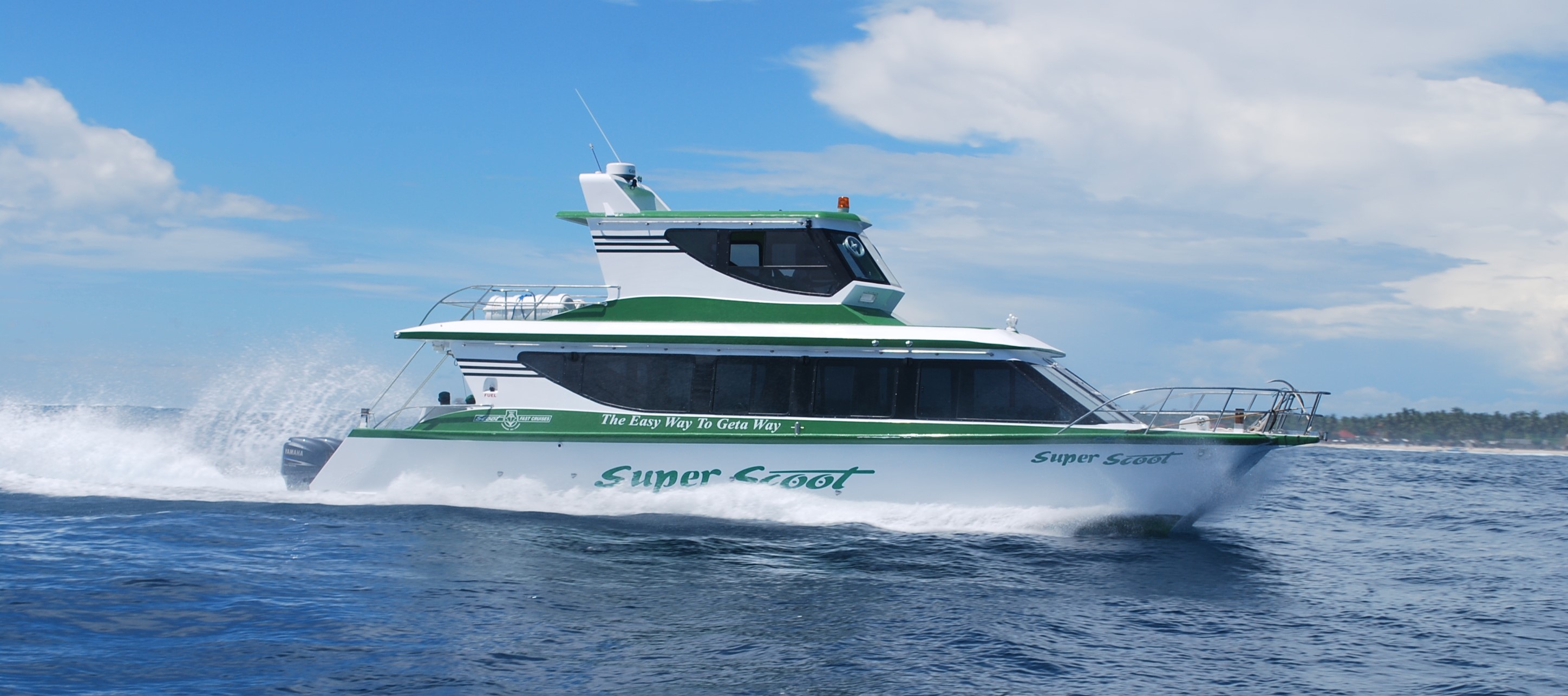 Scoot Cruises fast boat transporting passengers from Bali to Gili Islands