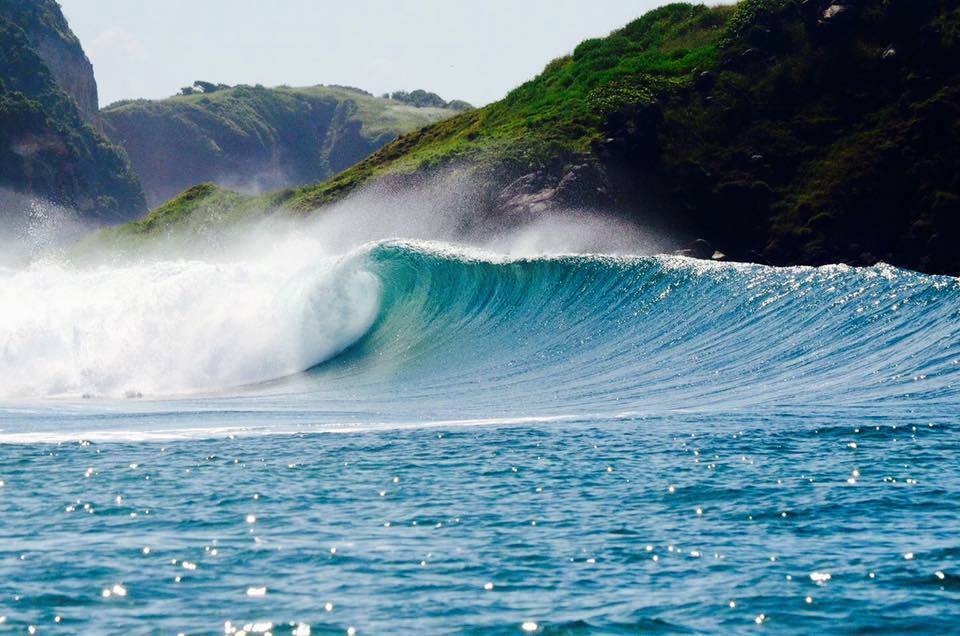 surfing kuta selong belanak lombok