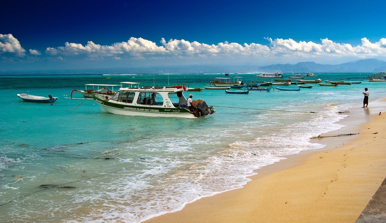 Boat Lembongan beach
