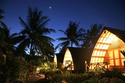 Manta Bungelows at night Trawangan